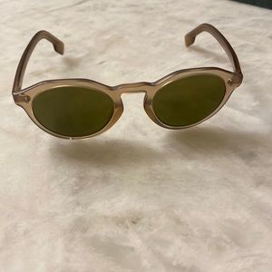 Burberry sunglasses. Amazing style